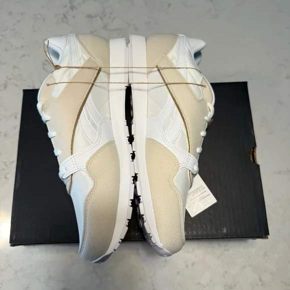 NWT- Women’s Reebok Ultra Flash White and Cream Sneakers Size 9 - Picture 5 of 7